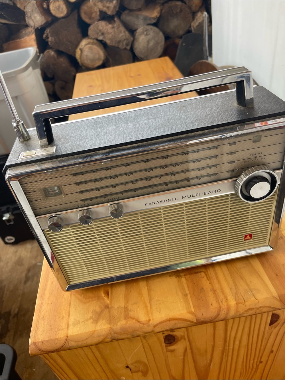 National Panasonic Model T-100M Fm-Am 4-Band 12-Transister 5 Diode Radio